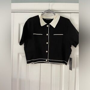 NWT | Emerson Lang | crop top | collar | functional buttons